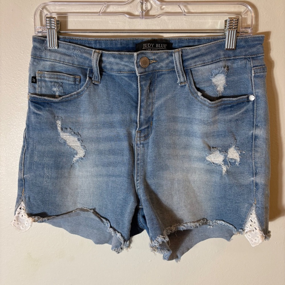 Judy Blue Distressed Denim Shorts Lace Trim Raw‎ Hem Size 29